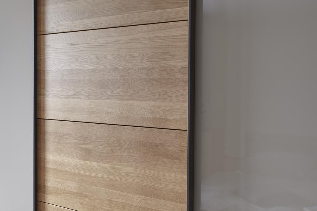 Schwebetürenschrank Lenoso - B. ca. 310 cm, Eiche massiv, Glas, Champagner